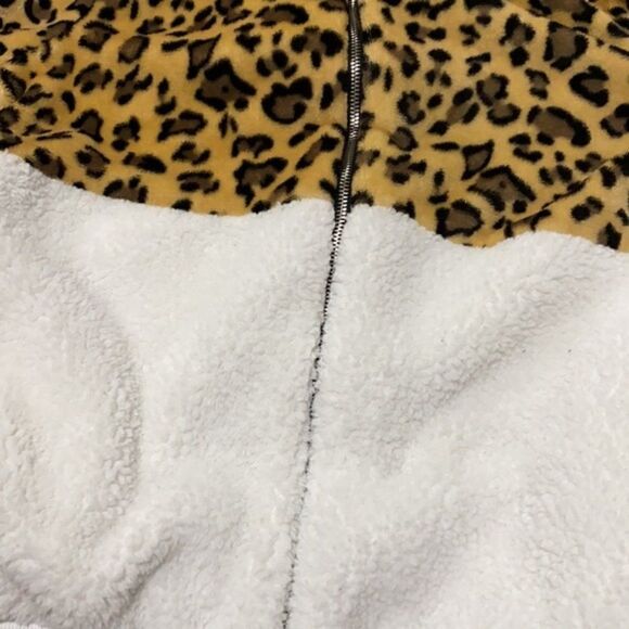 🆕🆕 NEW Color Block Leopard Pattern Jacket🆕🆕 - Picture 2 of 2